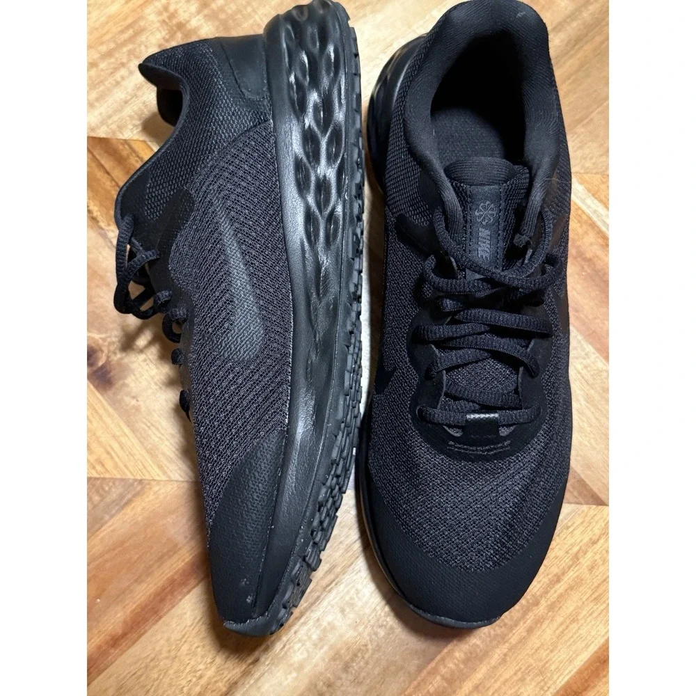 Nike Revolution 6 Black On Black Youth Sneaker US 6Y DD1096-001 Running